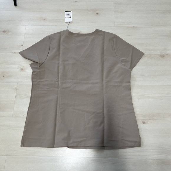 NEW Figs Technical Collection Top Women XXL 2X Classic Cargo Top Beige Boulder - Picture 10 of 12